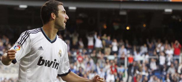 雄鹿引发争议！，东契奇官方宣布重要助攻新规全场沸腾不已