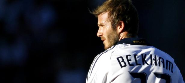 足球赛场焦点！法国队对阵巴西队，核心球员受伤，球队前景蒙阴影